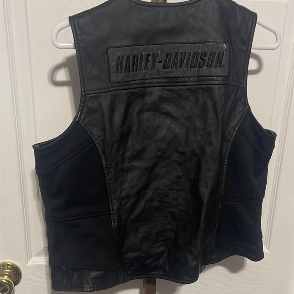 Black Leather Motorcycle Vest Ladies - Picture 3 of 6